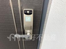 玄関ドア（アルファ：カードキー）